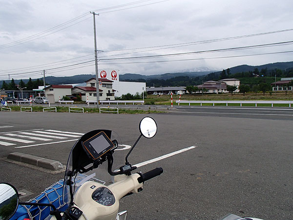 再び鳥海山が見えるコンビニへ